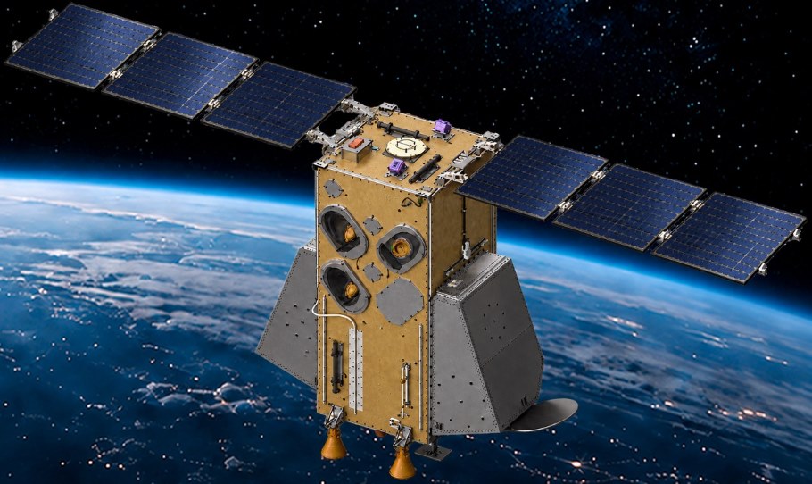 Малый космический аппарат «АИСТ-2Т» с развёрнутыми солнечными батареями