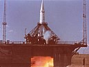 Старт ракеты-носителя со стартового комплекса, архивный снимок
