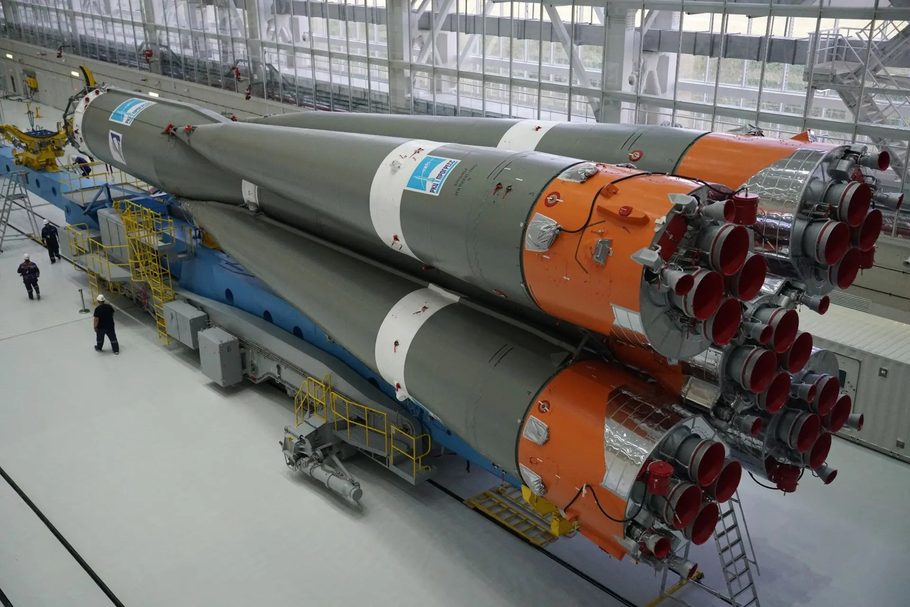 Транспортировка ракеты-носителя на стартовый комплекс