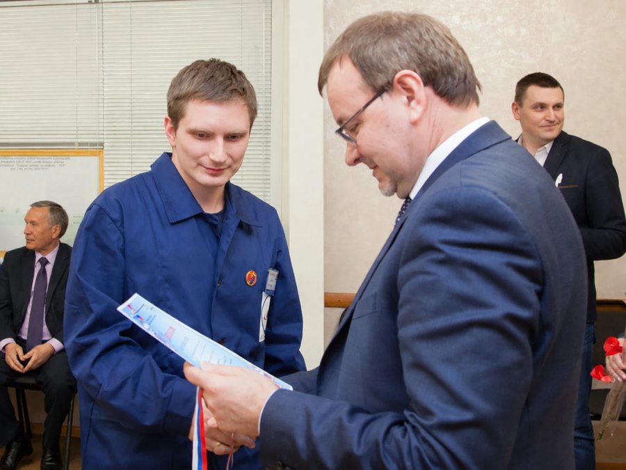 Награждение участника конкурса профессионального мастерства