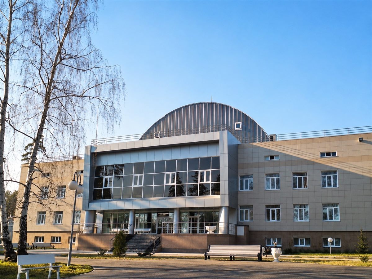 Главный корпус пансионата «Космос»