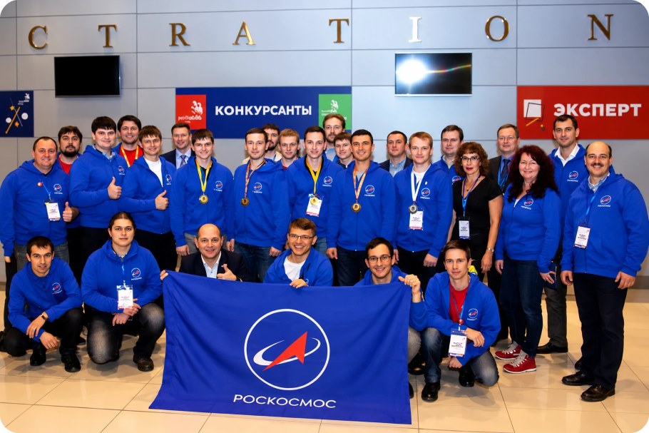 Команда предприятия с наградами отраслевого чемпионата профессионального мастерства